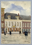 31713 Gezicht op de voorgevel van de studentensociëteit P.H.R.M. (Munsterkerkhof 3), te Utrecht, met een gedeelte van ...